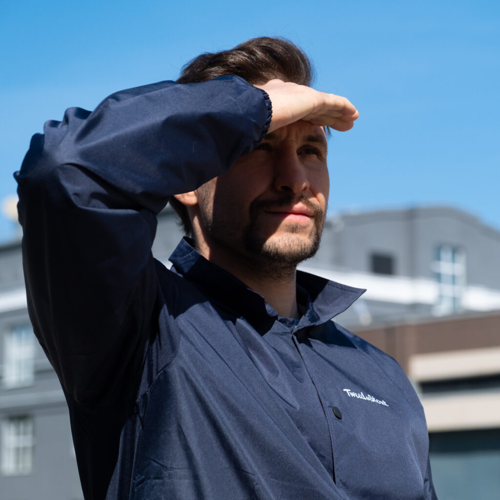 Куртка «коуч-джакет» тёмно-синего цвета: фотография 12.