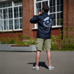 Куртка «коуч-джакет» тёмно-синего цвета: фотография 11.