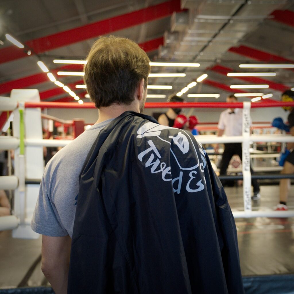 Лёгкая куртка коуч джекет - фотография.